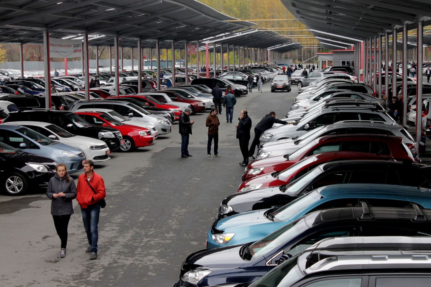 Рынок автомобилей в России рухнул